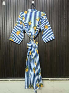เสื้อคลุมผู้หญิงลายทางสีฟ้าพิมพ์ลายมะนาวแขนสั้นผ้าฝ้ายความยาวเต็มตัวสวมใส่สบายๆในฤดูร้อน - Product Image 3