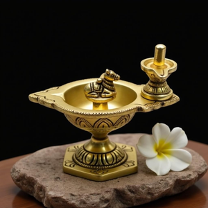 Lámpara de aceite artesanal de latón Pradhosha Linga Vilakku con Nandi y Shiva Lingam, decoración tradicional para templo Pooja Deepam, festival. - Product Image 2