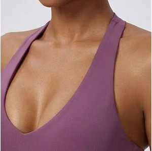 Ensemble de shorts de yoga pour femmes, personnalisé, de haute qualité, sans couture, couleur unie, 2 pièces, sans manches, taille élastique, vêtements de sport pour la salle de sport - Product Image 5