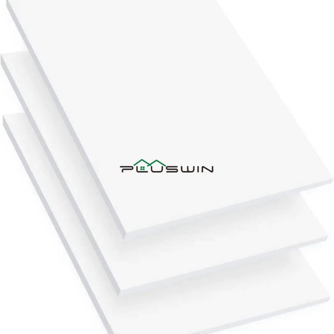 प्लसविन फैक्ट्री 1220*2440मिमी 4*8फीट चमकदार सतह सजावट डिजाइन और विज्ञापन संकेतों के लिए 3-30मिमी सफेद पीवीसी फोम बोर्ड
