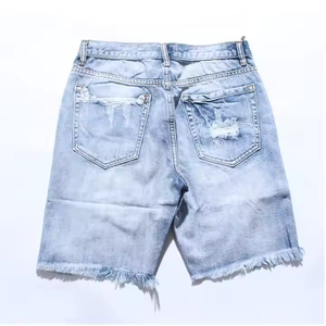 Shorts de mezclilla personalizados de lavado pesado con efecto desgastado, al por mayor, con dobladillo sin rematar, rotos, lavado claro, con efecto deshilachado y corte deshilachado - Product Image 4