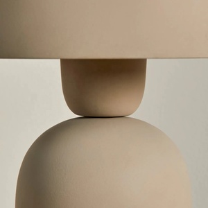 Lampe de table en métal style pilier ivoire avec abat-jour en dôme arrondi, construction en fer de qualité supérieure, éclairage d'ambiance doux pour les intérieurs élégants - Product Image 3