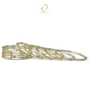 Ensemble de bracelets élégants en verre blanc motif goutte de pluie de style cachemire pour femmes, bijoux tendance en zircon doré de qualité supérieure, vente en gros - Product Image 4