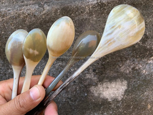 Cucharas para servir de cuerno de búfalo hechas a mano de la mejor calidad, cubiertos de diseño tallado para vajilla de Falak World Export - Product Image 3