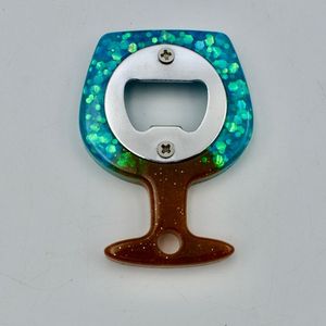Abridor de botellas de resina hecho a mano con agarre ergonómico duradero para un uso diario cómodo en la cocina y el bar. - Product Image 1