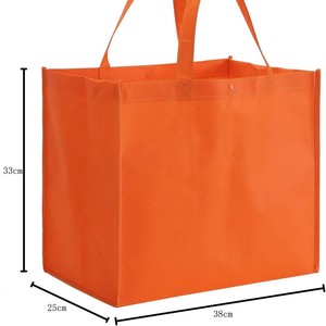 ถุงช้อปปิ้งแบบใช้ซ้ำได้ พิมพ์โลโก้ได้ตามต้องการ ถุงหิ้วพับได้ขนาดใหญ่ สำหรับส่งเสริมการขาย ถุงผ้ารักษ์โลกแบบไม่ถักทอ พร้อมหูหิ้วยาว - Product Image 5