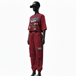 Conjunto de camiseta corta y pantalones para mujer, algodón de alta calidad, tejido polar de 300GSM, cálido y suave, con logotipo bordado y estampado. Conjuntos para mujer. - Product Image 4