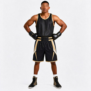 Ensemble de boxe noir et or en polyester, vêtements d'entraînement durables, short et haut avec gants, toutes saisons - Product Image 1