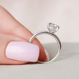 แหวนหมั้นเพชรทรงกลมเจียระไนแบบบริลเลียนท์ 14K ทองคำ ประดับเพชรเลี้ยงในห้องปฏิบัติการ รับรองโดย IGI สี D สไตล์คลาสสิก - Product Image 2