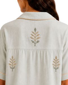 Ensemble de pyjama pour femme personnalisé en vert sauge clair, manches courtes, boutonné, vêtements de nuit, broderie florale, doux, respirant, pour l'été - Product Image 6