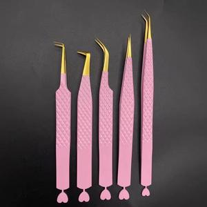 Juego de Pinzas Quirúrgicas Morje para Pestañas, Color Rosa, con Puntas Dentadas/Estriadas Doradas, Acero Inoxidable de Precisión para Extensiones de Pestañas, Diseño de Corazón - Product Image 1