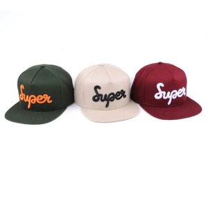Gorra de Béisbol Personalizada de Alta Calidad, Fabricada en Vietnam, Estilo Snapback de 5 Paneles, Algodón, Bordado 3D, ODM OEM para Hombre, Colores Rojo y Crema - Product Image 2