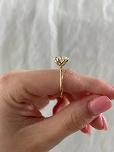 แหวนส่วนตัวที่ไม่เหมือนใคร แหวนหมั้นเพชรทรงกลมทอง 14k สำหรับผู้หญิง สไตล์โซลิแทร์คลาสสิก - Product Image 3