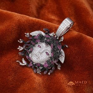 Collier pendentif Méduse pour homme, pendentif tête de Méduse sertie de pierres, plaqué argent et or, pendentif serti de pierres - Product Image 2