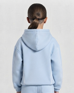 Ensemble de survêtement personnalisé pour filles, bleu ciel avec détails contrastants, en molleton de coton doux et respirant, comprenant un sweat à capuche et un pantalon de survêtement à jambes larges, Fabricant OEM - Product Image 4