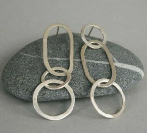 Modernos Pendientes Espirales Dorados Abstractos - Product Image 4
