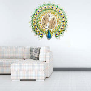 Reloj de pared metálico que realza entornos profesionales con sofisticación. El peso confiere una sensación de calidad y autenticidad. - Product Image 3