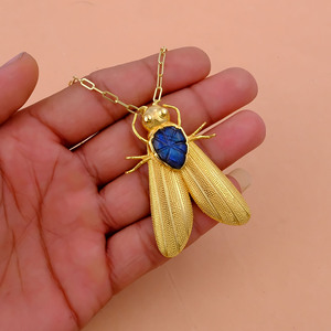 จี้สร้อยคอรูปแมลงประดับพลอยอเมซอนไนต์สีม่วงอมม่วง ชุบทอง 18K บนทองเหลืองแกะสลัก ดีไซน์ทันสมัย ทำด้วยมือ สำหรับผู้หญิง - Product Image 4