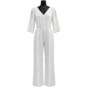 Mono de Fiesta con Cuentas en Color Blanco Marfil, Escote Profundo en V y Mangas Tres Cuartos |   Traje Formal de una Pieza con Pierna Ancha y Detalles Reflectantes - Product Image 1