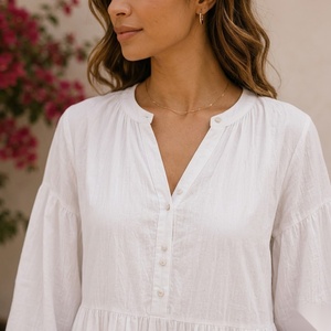 Vestido mini de algodón con cuello en V, manga farol, corte en A, botones frontales y dobladillo en capas, estilo casual de verano, ajuste holgado para uso diario. - Product Image 4