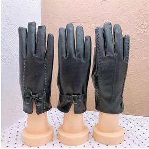 Gants d'hiver/printemps/automne en cuir noir écologique pour femme avec écran tactile, détail nœud, longueur poignet, doublure en laine, style élégant - Product Image 6