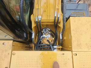 Excavatrice d'occasion CATT 320D2L, machines de construction, 20 tonnes, faible nombre d'heures de travail, origine Japon, à vendre - Product Image 4