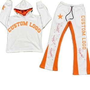 Conjunto de Chándal con Capucha y Logotipo Personalizado, Pantalones Deportivos Reversibles Negros y Naranjas de Longitud Completa con Bolsillos Laterales - Product Image 3