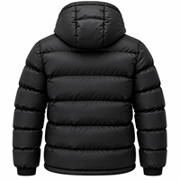 Blouson d'hiver matelassé noir pour homme grande taille avec capuche amovible en fourrure de mouton brodée, fermeture éclair et logo frontal