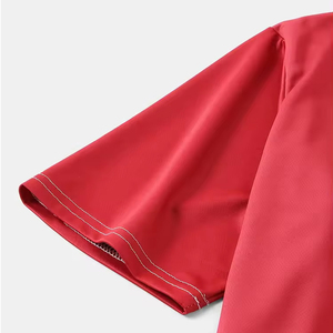 T-shirt à manches courtes pour homme, rouge et blanc, à blocs de couleur, col rond, séchage rapide, coupe classique, tricoté en polyester, décontracté - Product Image 3