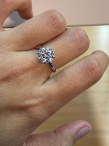 แหวนเพชรเม็ดเดี่ยวทรงกลมเจียระไนแบบบริลเลียนท์ น้ำหนัก 3.50 กะรัต เพชร CVD ผลิตในห้องปฏิบัติการ สี D ความสะอาดระดับ VS1 รับรองโดย IGI เหมาะสำหรับเป็นแหวนหมั้น - Product Image 4