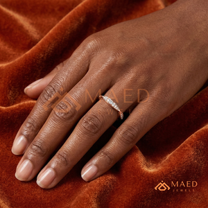 แหวนทองคำแท้ 10K/14K/18K โรสโกลด์ ประดับเพชรหลายเม็ด แบบสั่งทำพิเศษ |   เพชรทรงเอเมอรัลด์ตรงกลาง ประดับเพชรทรงกลมบริลเลียนท์ด้านข้าง สำหรับงานแต่งงาน - Product Image 3