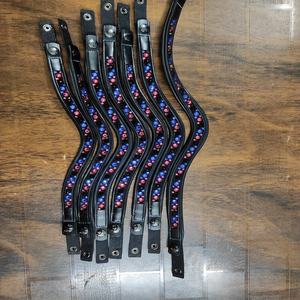 สายรัดคิ้วหนังม้าสีดำแบบพกพาสายรัดคิ้วคริสตัลสีฟ้าและสีชมพูจากหินดีไซน์แบบ Vel Cro - Product Image 3