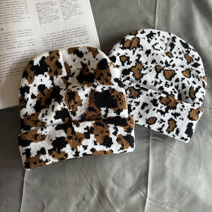 Gucha Sports Nuevo Gorro de Punto Acrílico 100% con Estampado de Vaca, Jacquard, Cálido, Grueso, con Puño y Logotipo Personalizado, Unisex para Adultos - Product Image 3