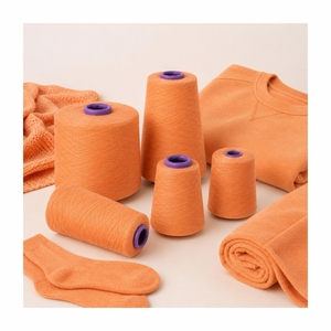 Hilo de algodón 100% anaranjado, hilado en anillo, para productos de punto, absorbente de humedad, con patrón teñido, hecho en India. - Product Image 1