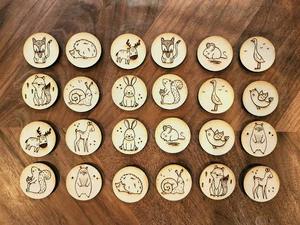 Ensemble de 30 tuiles carrées en bois gravées à la main, représentant des animaux, pour décoration de table, en MDF découpé au laser. - Product Image 3