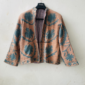 Chaqueta Bomber Reversible de Invierno de Algodón Suzani Hecha a Mano en India, con Patrón Floral Bordado a Mano, Cuello Alto Regular, Unisex - Product Image 5