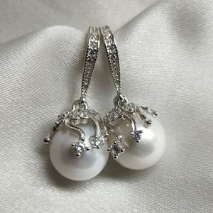 Pendientes de Plata 925 con Perlas de Agua Dulce Blancas Redondas de 11-12 mm, Diseño Básico Impecable con Ganchos para las Orejas - Product Image 2