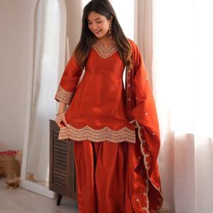 Ensemble Kurta Farshi Shalwar en soie romaine pour femme avec broderie, travail de sequins, de Dori et de Jari, et dupatta style châle, entièrement cousu R - Product Image 2