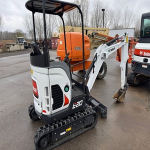 Mini-excavatrice Bobcat E10 conçue pour les espaces étroits, offrant une puissance de creusement élevée et une performance économe en carburant. - Product Image 2
