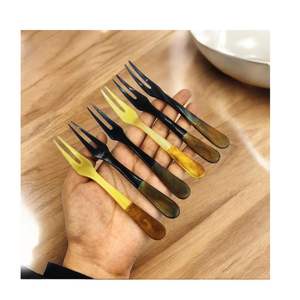 Fourchette de luxe en corne de bœuf, très vendue, à trois poignées et deux dents, en corne de buffle, pour une présentation glorieuse des fruits sur la table, fourchette en corne de bœuf économique - Product Image 6