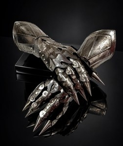 Gants de guerrier en acier inoxydable plaqué argent, artisanat en métal moulé, thème de personnage de film et de série TV, objet d'art de collection, antique et moderne - Product Image 5