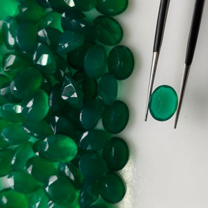 Ónix Verde Natural, Corte Ovalado de 9x7MM, Gema Suelta de la Mejor Calidad para Joyería, Certificado por Red Mountain Gems - Product Image 4