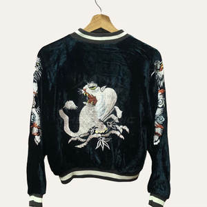 Chaqueta Sukajan de moda urbana para hombre, tela satinada suave, ligera, cómoda y de estilo casual. - Product Image 2