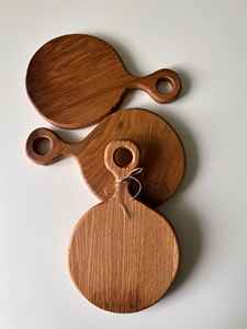 Wholesale Oak Wood Cutting <b>Board</b> Solid Natural Hardwood Kitchen Cutting Serving <b>Board</b> Durable Handmade Round <b>Board</b> With Handle - Product Image 3