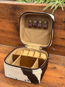 Hand Tooled Leather Travel Jewelry Case Genuine Cowhide Leather Jewelry Box Easy Storage Organizer Fashion case for Women's - Product Image 6