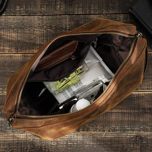 Sac de voyage suspendu en cuir vintage avec fermeture éclair, grande capacité, poignée souple, écologique, pour trousse de toilette, OEM ODM - Product Image 3