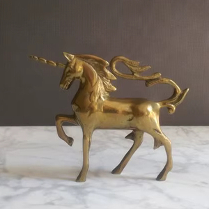 Sculpture d'unicorn en laiton artisanale, élégant accessoire pour la maison, idéal pour un cadeau de mariage et une décoration d'anniversaire - Product Image 1