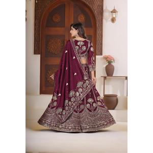 Conjunto de Lehenga, Blusa y Dupatta de Novia con Bordado de Lentejuelas y Zari para Recepción de Boda, Colección de Ropa Étnica Festiva de Diseñador - Product Image 2