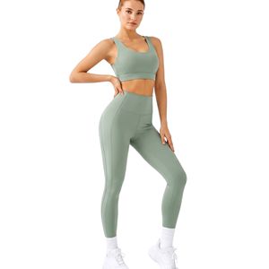 Conjuntos de Yoga para Mujer en Verde Menta, Nylon y Spandex Premium, Antibacterianos, Ligeros, Elásticos en Cuatro Direcciones, Venta al Por Mayor - Product Image 1