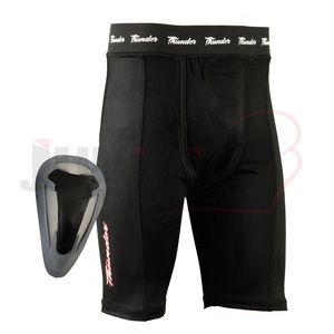 Pantalones cortos de gimnasio ajustados duraderos cortos de compresión elástica de diseño atractivo con logotipo personalizado hechos de LICRA ultra suave y ligero de secado rápido - Product Image 1